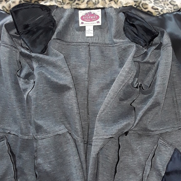 Woman's Leopard jacket - Picture 7 of 7